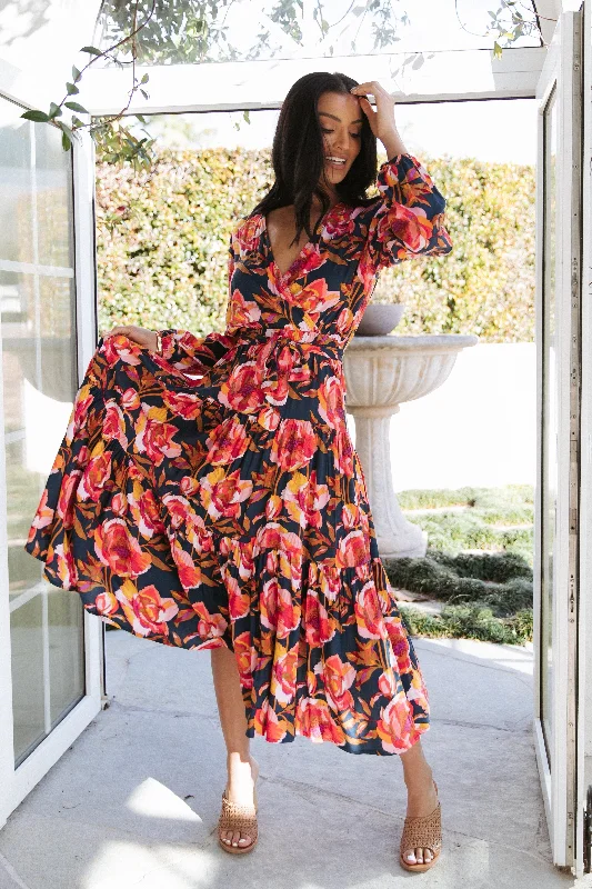 - Rabbit grass rack to prevent waste food boxBalsa Dress - Navy Floral
