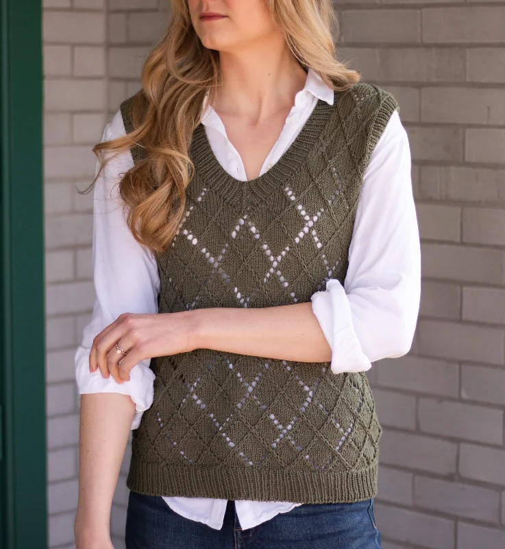 - Automatic temperature adjustment cat bedKnit Kit - Argyle Sweater Vest