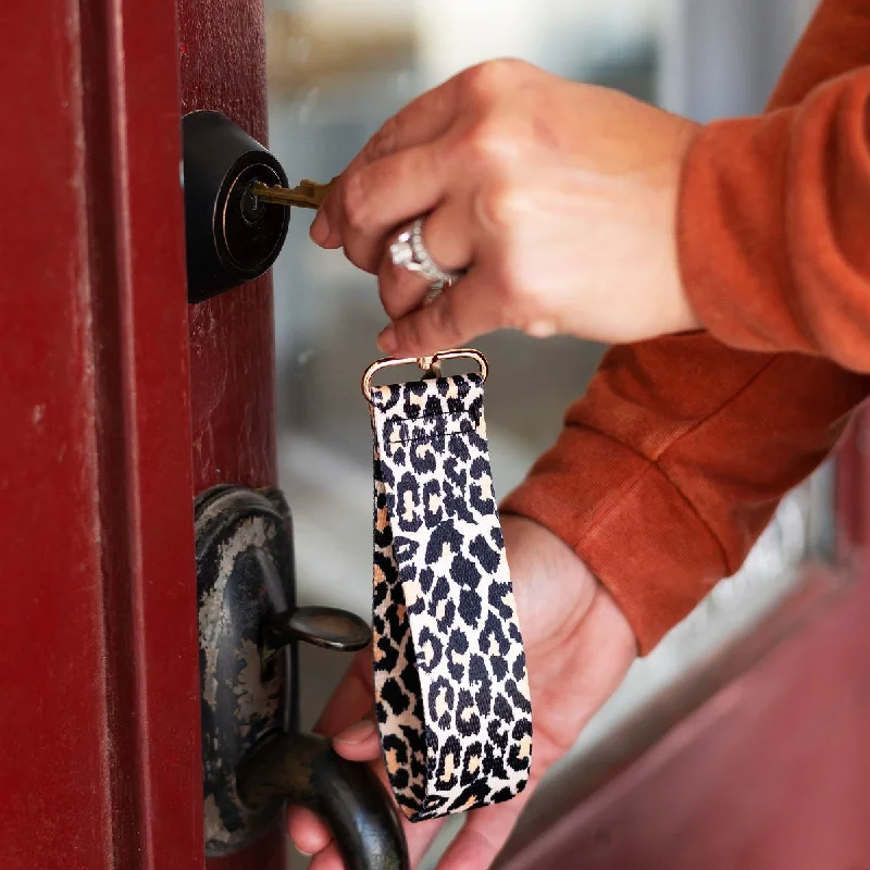 - Dog disposable foam shower gelLeopard Wristlet Strap