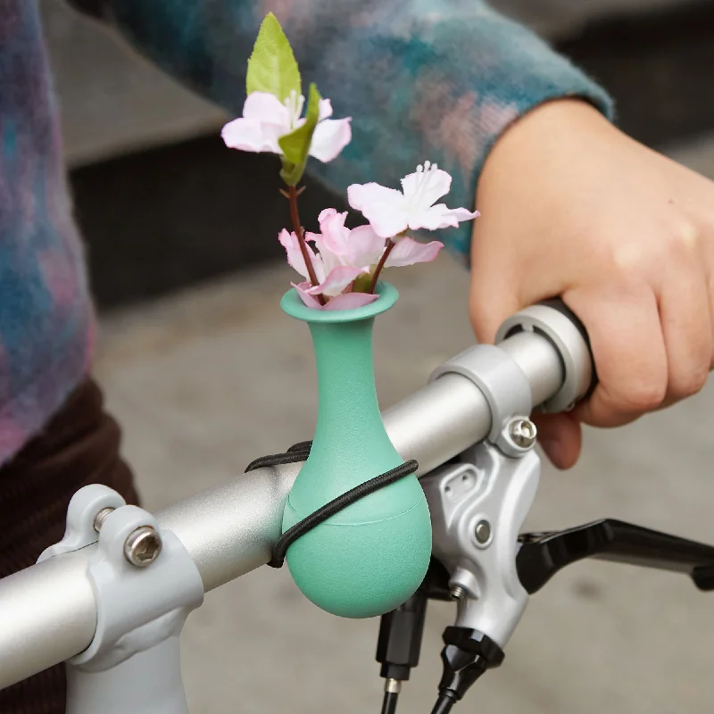 - Pet tear stain cleaning wipesBike Vase