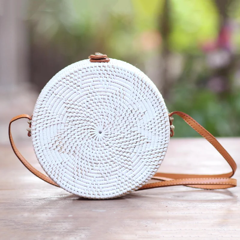 - Pet water dispenser UV sterilization versionWhite Flower White Flower Pattern Round Woven Bamboo Shoulder Bag