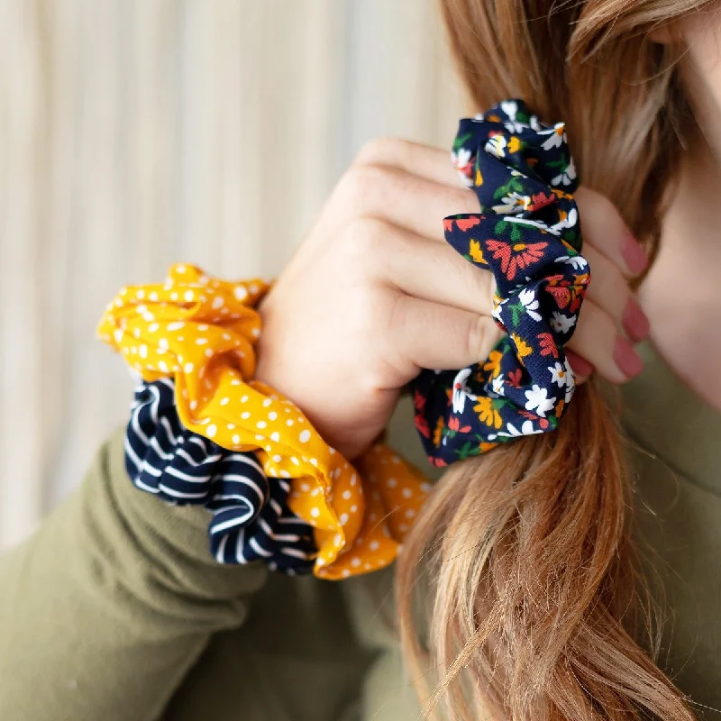 - ​​Christmas pet Christmas clothingFloral Scrunchie Set